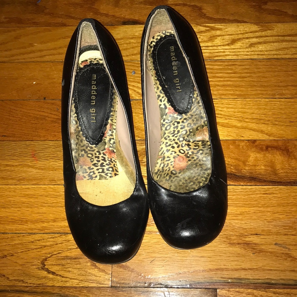 Small heel pumps